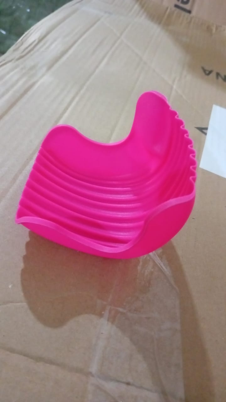 Silicone Burger Holder – Reusable & Mess-Free Snack Grip | Tidy Table