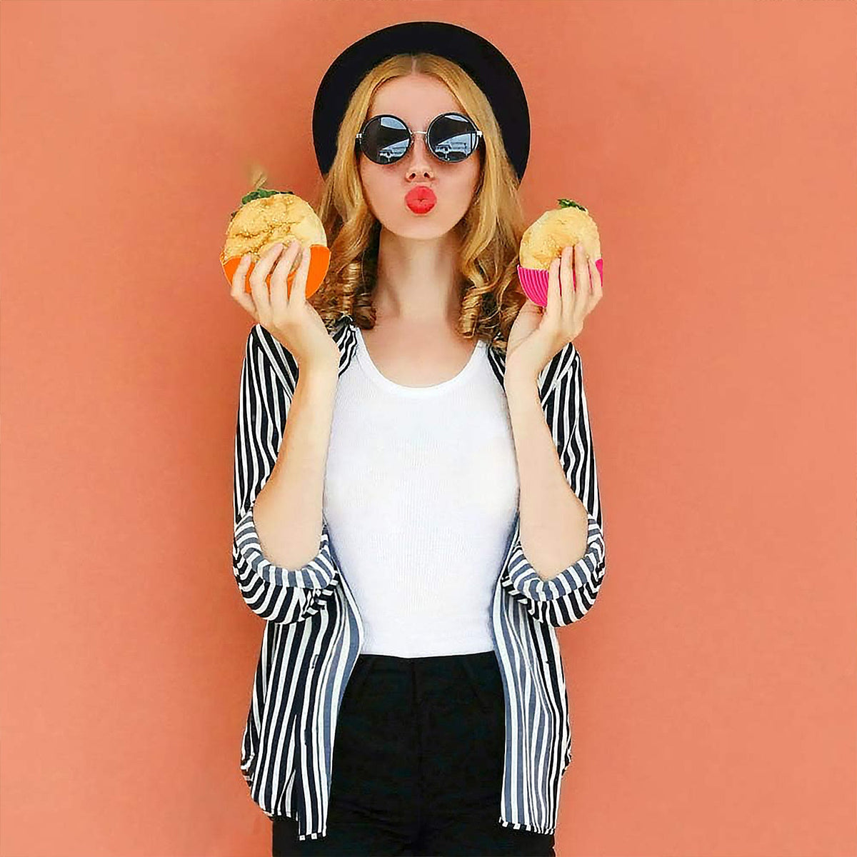 Silicone Burger Holder – Reusable & Mess-Free Snack Grip | Tidy Table