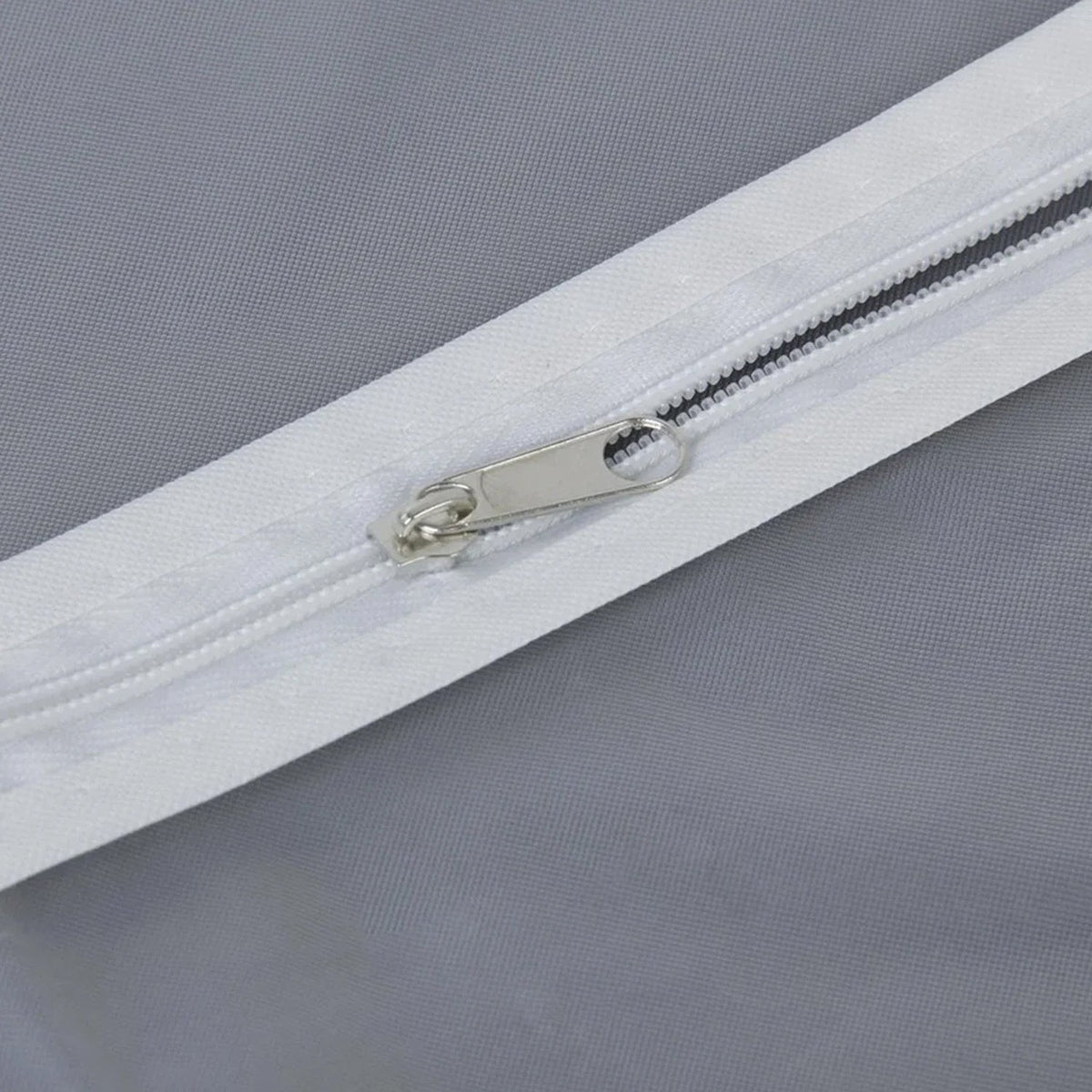 Foldable Suit Cover – Space-Saving Non-Woven Clothes Protection