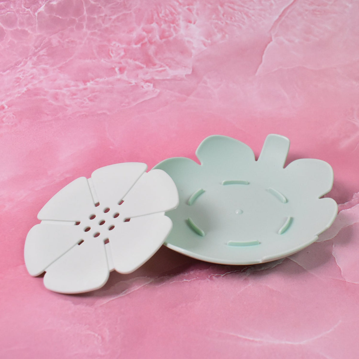 Plastic Soap Dish – Self-Draining Floral Design | VelvetBubbles