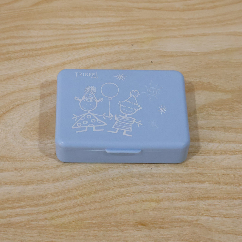 Size guide for portable 6-compartment pill box
