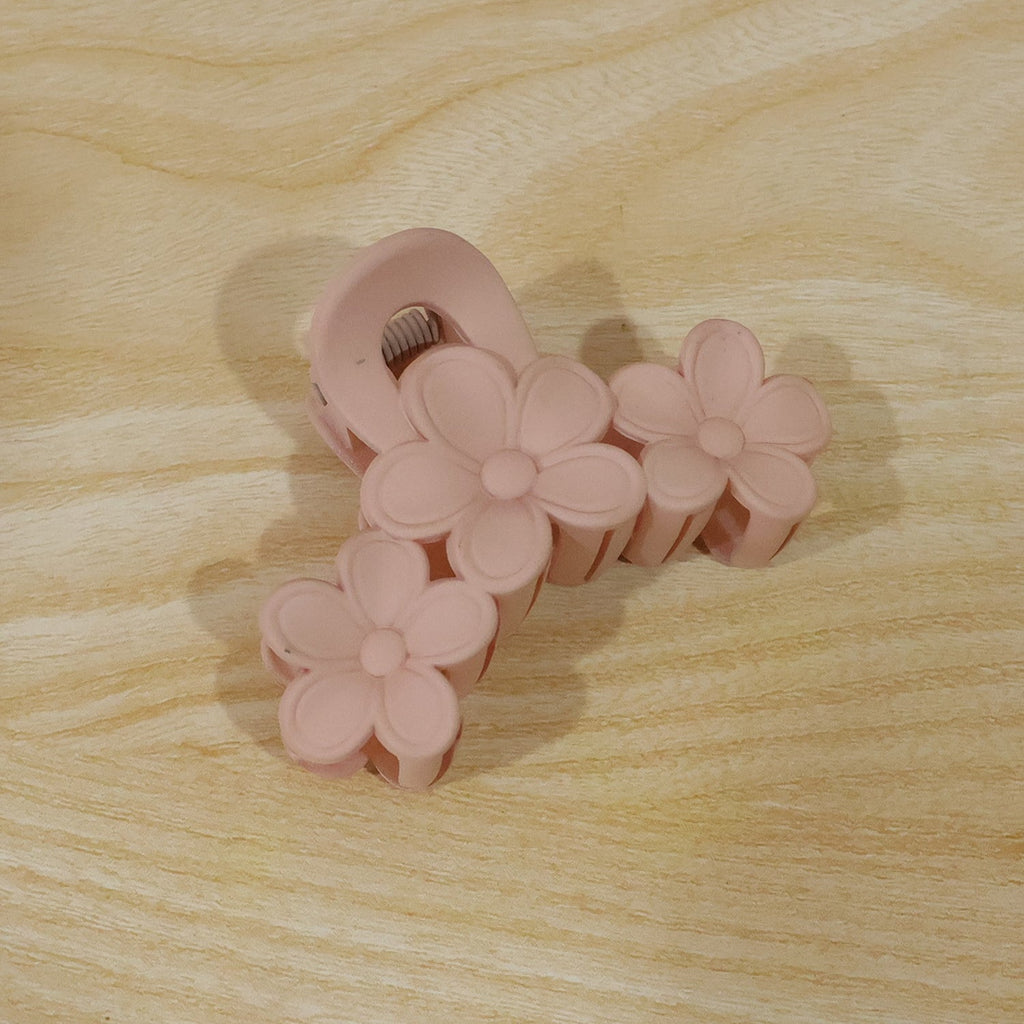 Pack of decorative pink hair claw clips