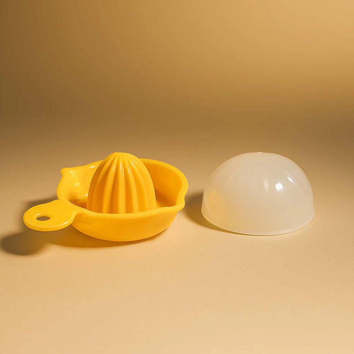 Hand-Operated Citrus Juicer – Compact, Easy to Use & Mess-Free