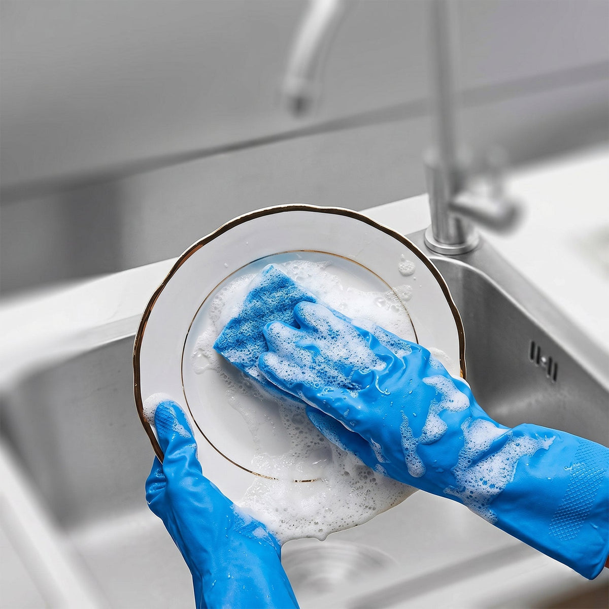 Waterproof Rubber Cleaning Gloves – Reusable & Durable for Household Tasks