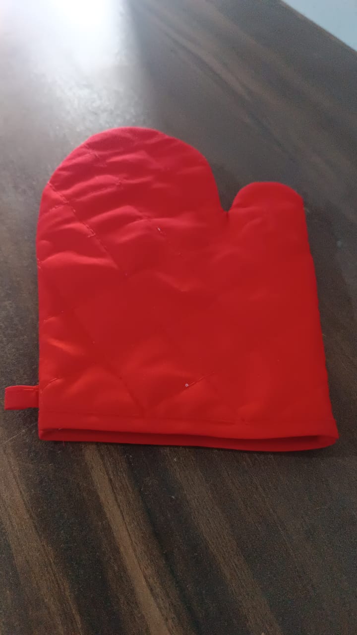Heat Resistant Oven Mitts – Non-Slip, Flexible & Easy Clean | Bake & Dwell